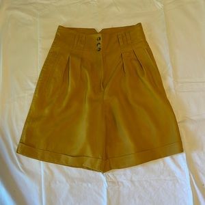 🌹 OUTBACK RED VINTAGE Highrise Pleated Mustard colored Shorts